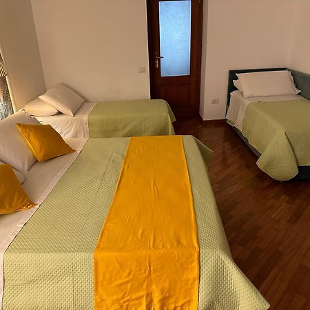 Two Rooms Chiaia 37 Napoli Eksteriør bilde